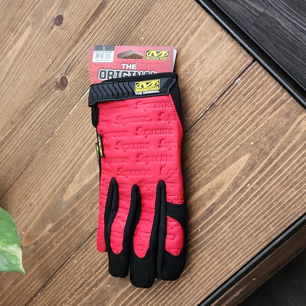 Supreme Work Gloves - Mechanix. Red